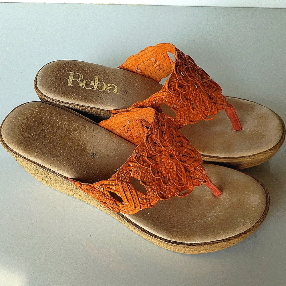 Great condition Pair of Reba Women's Size 8 Raffia Strap Thong Sandals